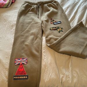 Super cute sweatshirt/pants set for women